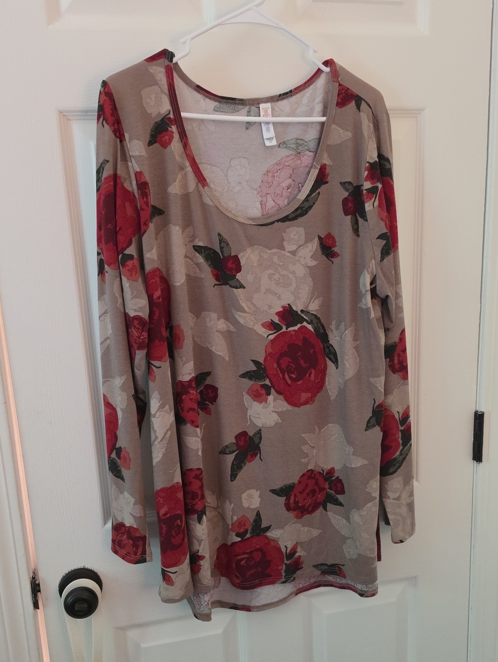 Lularoe 3X Long Sleeve Scoop Neck Rose Print Tee